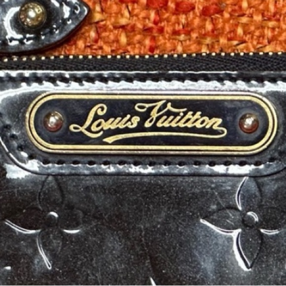 WOW POSHMARK - XL Authentic Louis Vuitton Patent Leather Monogram Wallet - Picture 2 of 16